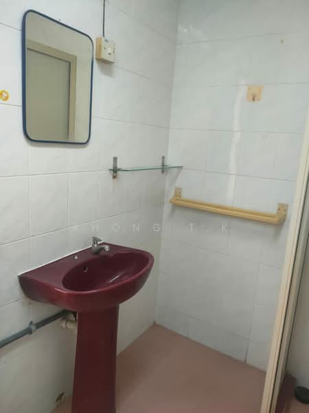 Rumah Teres 2 Tingkat untuk Disewa di Subang Jaya (Selangor) - Khong T.K - Master Bathroom - PropertyGuru.com.my