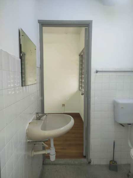 Rumah Teres 2 Tingkat untuk Disewa di Subang Jaya (Selangor) - Khong T.K - Shared Bathroom - PropertyGuru.com.my