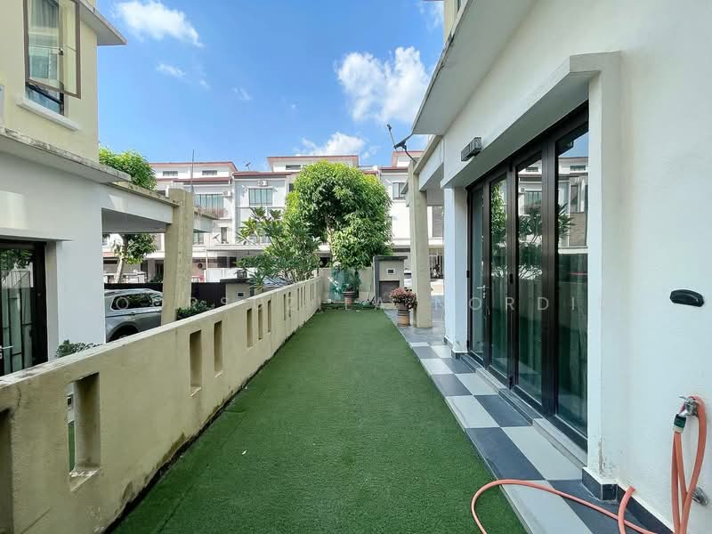 Rumah Berkembar untuk Dijual di Taman Tropika 2 (Kajang) - Noorsuzila Nordin - Exterior - PropertyGuru.com.my