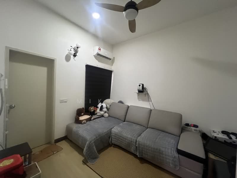 2-storey Terraced House for Sale in Bandar Rimbayu (Telok Panglima Garang) - Miki You - Living Room - PropertyGuru.com.my