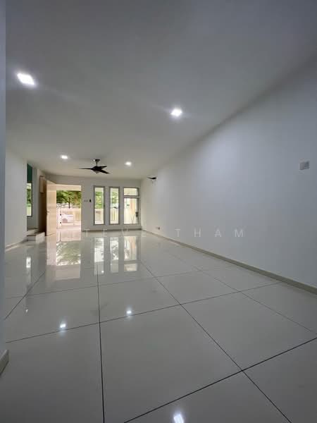 2-storey Terraced House for Sale in Bandar Putra Permai (Seri Kembangan) - Steve Tham - Living Room - PropertyGuru.com.my