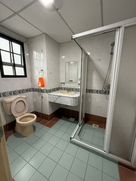 Kondominium untuk Disewa di Mawar Apartment - Aiden Lee - Master Bathroom - PropertyGuru.com.my