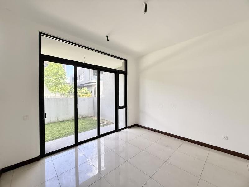 Rumah Berkembar untuk Dijual di Telok Panglima Garang (Selangor) - Wei Wei Low - Living Room - PropertyGuru.com.my