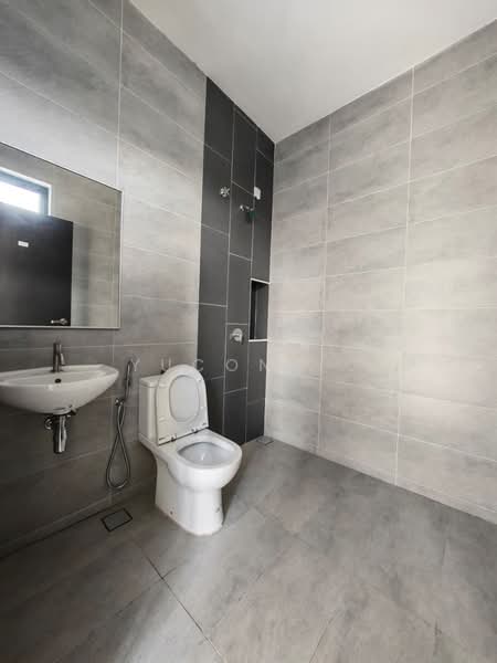 Cluster House for Sale in Taman Glenmarie (Johor Bahru) - Yucong . - Bathroom - PropertyGuru.com.my