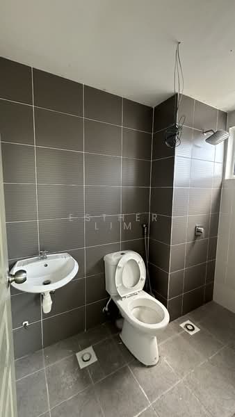 Kondominium untuk Dijual di Quintet Serviced Apartment @ Cameron - Esther Lim - Bathroom 1 - PropertyGuru.com.my