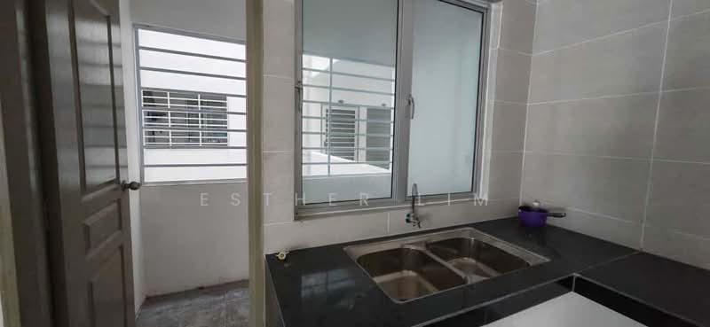 Kondominium untuk Dijual di Quintet Serviced Apartment @ Cameron - Esther Lim - Kitchen and Yard area - PropertyGuru.com.my