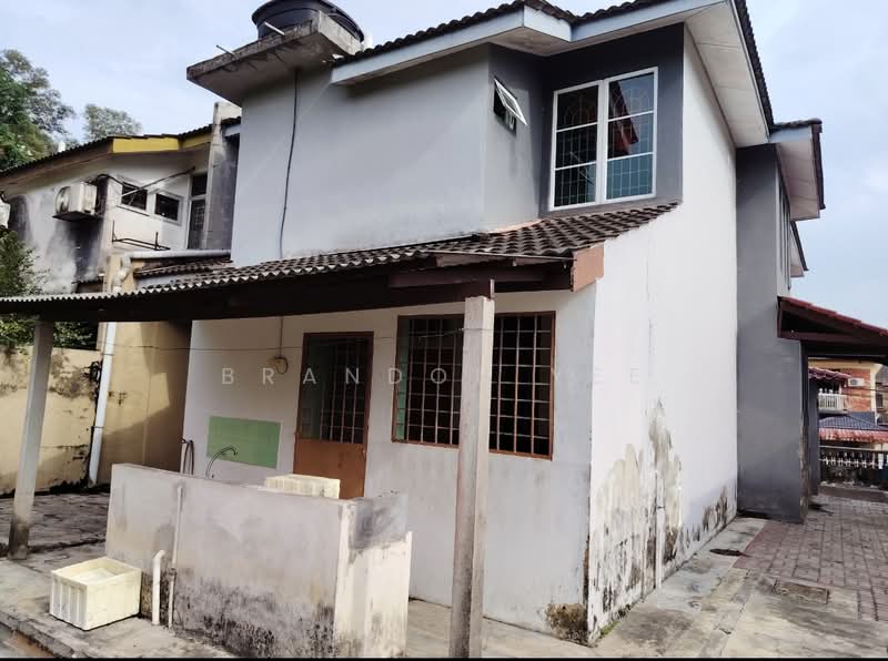 Semi-Detached House for Sale in Taman Universiti Indah (Seri Kembangan) - Brandon Yee - Exterior - PropertyGuru.com.my