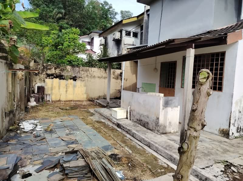 Semi-Detached House for Sale in Taman Universiti Indah (Seri Kembangan) - Brandon Yee - Exterior - PropertyGuru.com.my