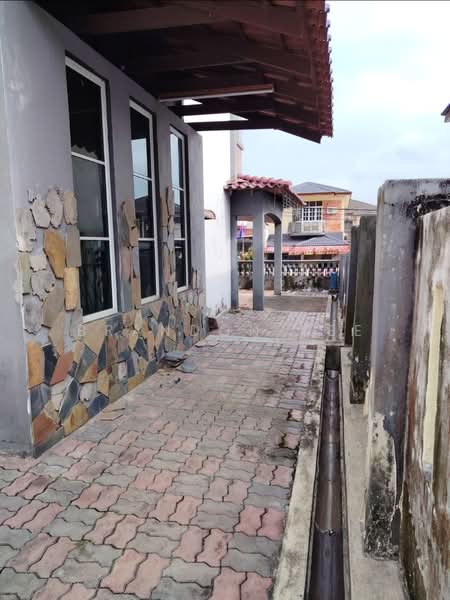 Semi-Detached House for Sale in Taman Universiti Indah (Seri Kembangan) - Brandon Yee - Exterior - PropertyGuru.com.my