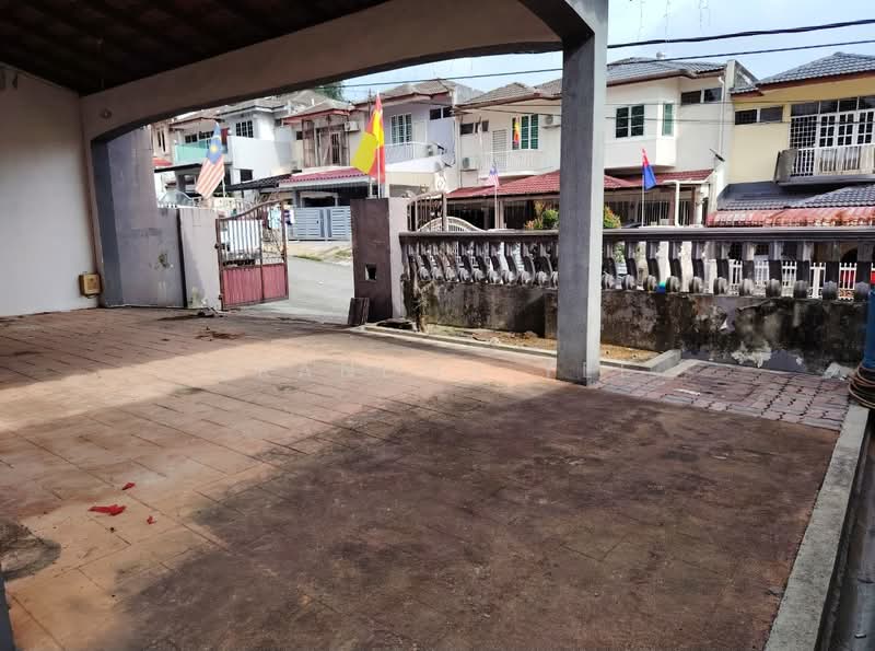 Semi-Detached House for Sale in Taman Universiti Indah (Seri Kembangan) - Brandon Yee - Exterior - PropertyGuru.com.my