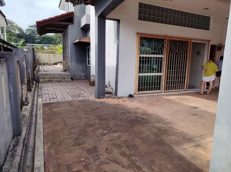 Semi-Detached House for Sale in Taman Universiti Indah (Seri Kembangan) - Brandon Yee - Exterior - PropertyGuru.com.my
