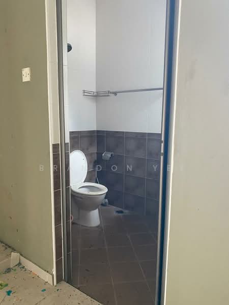 Semi-Detached House for Sale in Taman Universiti Indah (Seri Kembangan) - Brandon Yee - Bathroom - PropertyGuru.com.my