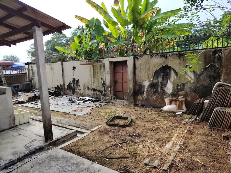 Semi-Detached House for Sale in Taman Universiti Indah (Seri Kembangan) - Brandon Yee - Exterior - PropertyGuru.com.my