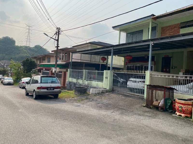 Semi-Detached House for Sale in Taman Universiti Indah (Seri Kembangan) - Brandon Yee - Exterior - PropertyGuru.com.my