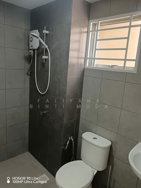 Apartment for Rent at Residensi Sateria - Faliyana binti Muda - Bathroom - PropertyGuru.com.my