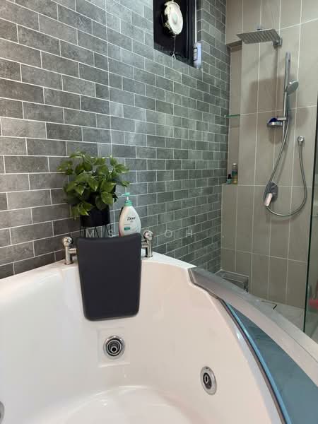 Kondominium untuk Disewa di Queens Residences Q1 @ Queens Waterfront - Ms Goh . - Bathroom - PropertyGuru.com.my