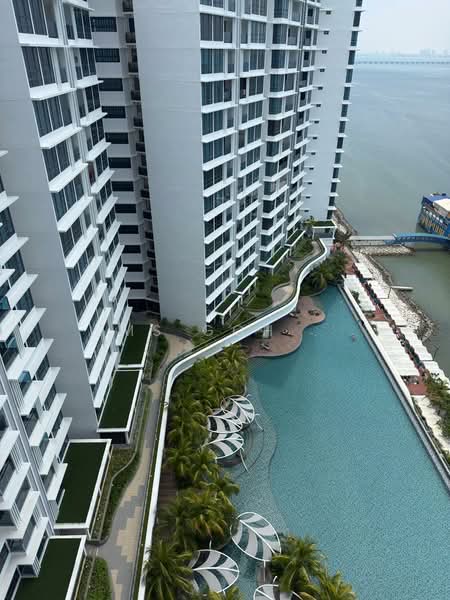 Kondominium untuk Disewa di Queens Residences Q1 @ Queens Waterfront - Ms Goh . - Pool - PropertyGuru.com.my