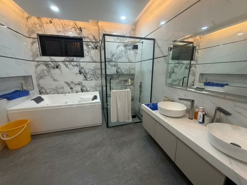 Bungalow for Sale in Kapar (Selangor) - Janice Tang - Bathroom - PropertyGuru.com.my