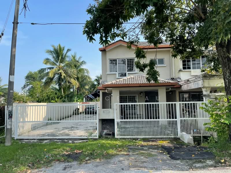 2-storey Terraced House for Sale in Bandar Putra Permai (Seri Kembangan) - Janice Lau - Exterior - PropertyGuru.com.my
