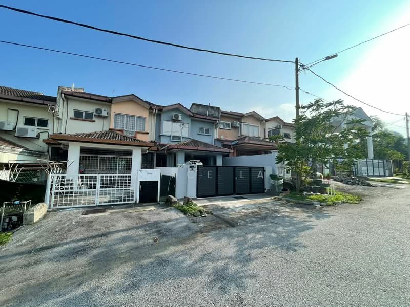 2-storey Terraced House for Sale in Bandar Putra Permai (Seri Kembangan) - Janice Lau - Exterior - PropertyGuru.com.my