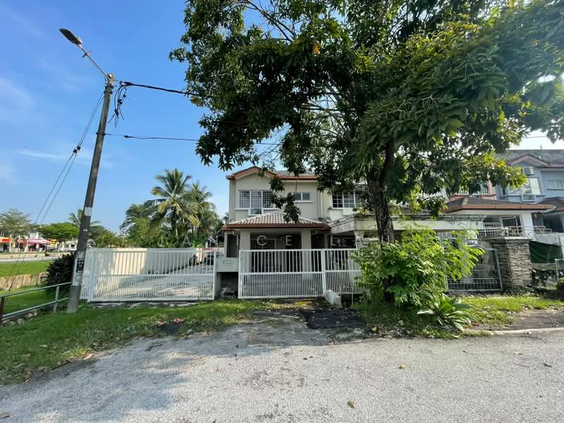 2-storey Terraced House for Sale in Bandar Putra Permai (Seri Kembangan) - Janice Lau - Exterior - PropertyGuru.com.my