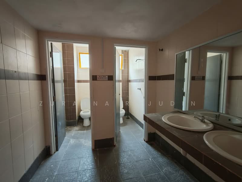 Shop / Office for Rent in Shah Alam (Selangor) - Zuraina Rajudin - Bathroom - PropertyGuru.com.my