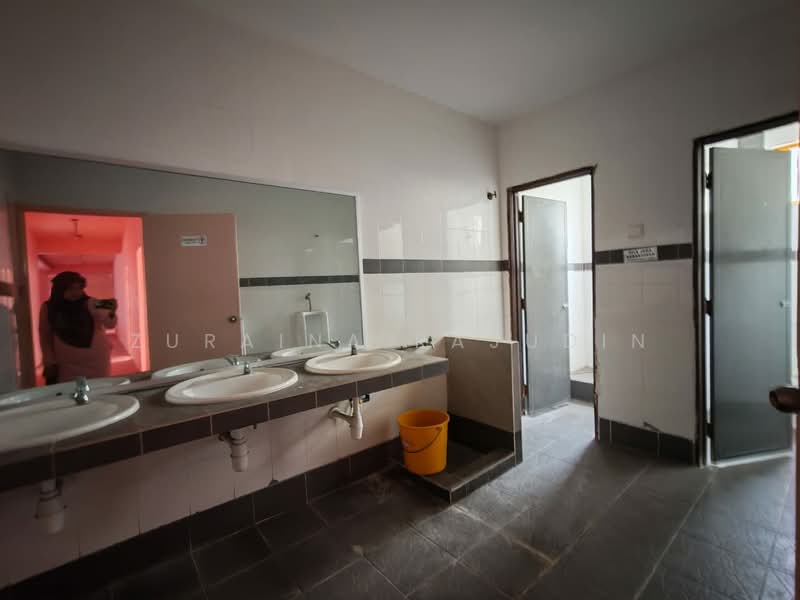 Shop / Office for Rent in Shah Alam (Selangor) - Zuraina Rajudin - Bathroom - PropertyGuru.com.my