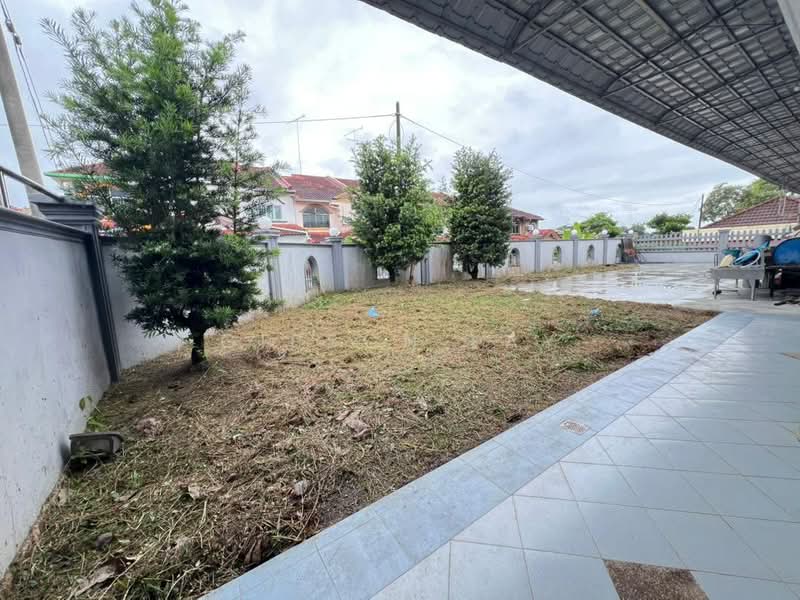Semi-Detached House for Sale in Kluang (Johor) - Gipson Lay - Exterior - PropertyGuru.com.my