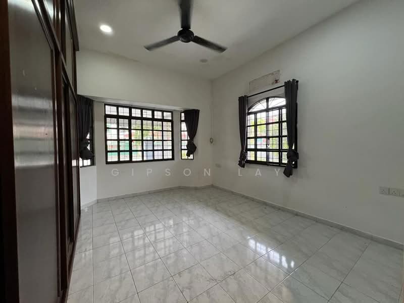 Semi-Detached House for Sale in Kluang (Johor) - Gipson Lay - Bedroom - PropertyGuru.com.my