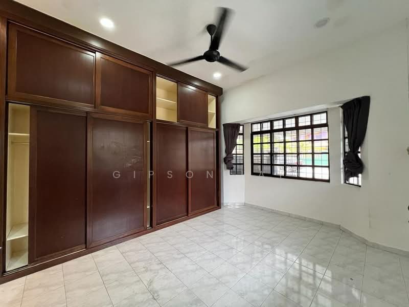 Semi-Detached House for Sale in Kluang (Johor) - Gipson Lay - Bedroom - PropertyGuru.com.my