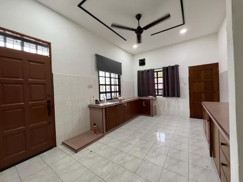Semi-Detached House for Sale in Kluang (Johor) - Gipson Lay - Kitchen - PropertyGuru.com.my