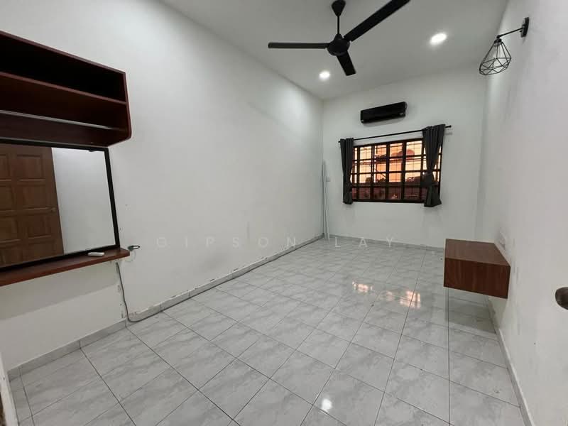 Semi-Detached House for Sale in Kluang (Johor) - Gipson Lay - PropertyGuru.com.my