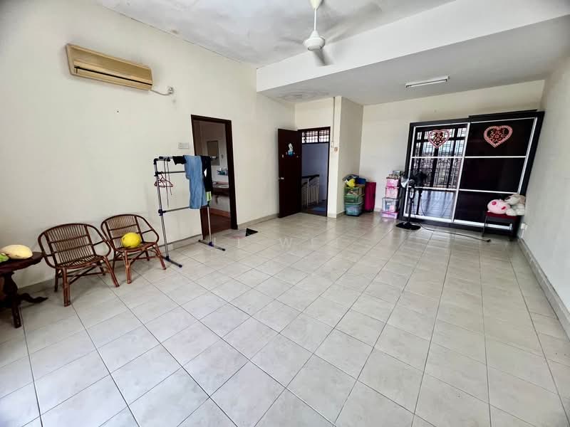 3-storey Terraced House for Rent in Bandar Putra (Kulai) - Li Wei - Living Room - PropertyGuru.com.my