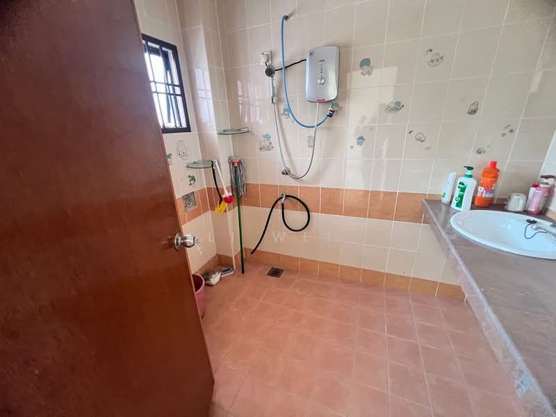 3-storey Terraced House for Rent in Bandar Putra (Kulai) - Li Wei - Bathroom - PropertyGuru.com.my