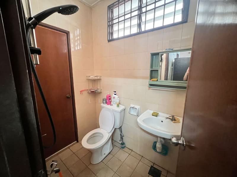 3-storey Terraced House for Rent in Bandar Putra (Kulai) - Li Wei - Bathroom - PropertyGuru.com.my