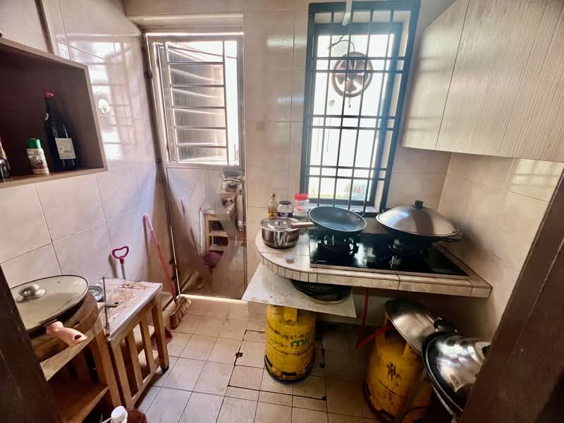 3-storey Terraced House for Rent in Bandar Putra (Kulai) - Li Wei - Kitchen - PropertyGuru.com.my