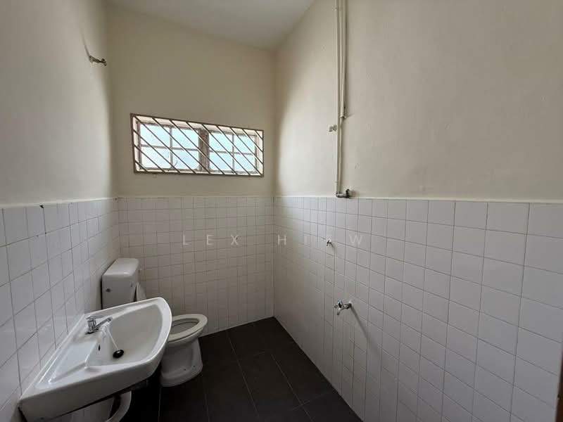 Rumah Teres 1 Tingkat untuk Dijual di Skudai (Johor) - Lex Hiew - Bathroom - PropertyGuru.com.my