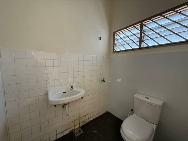 Rumah Teres 1 Tingkat untuk Dijual di Skudai (Johor) - Lex Hiew - Bathroom - PropertyGuru.com.my