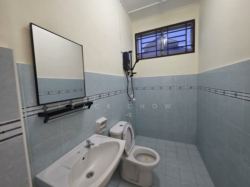Rumah Teres 1.5 Tingkat untuk Dijual di Taman Setia Indah (Tebrau) - Zack Chow - Bathroom - PropertyGuru.com.my
