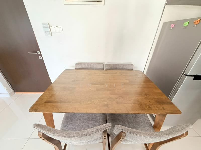 Condominium for Rent at Royal Strand @ Country Garden Danga Bay - Sin Yie - Dining Room - PropertyGuru.com.my