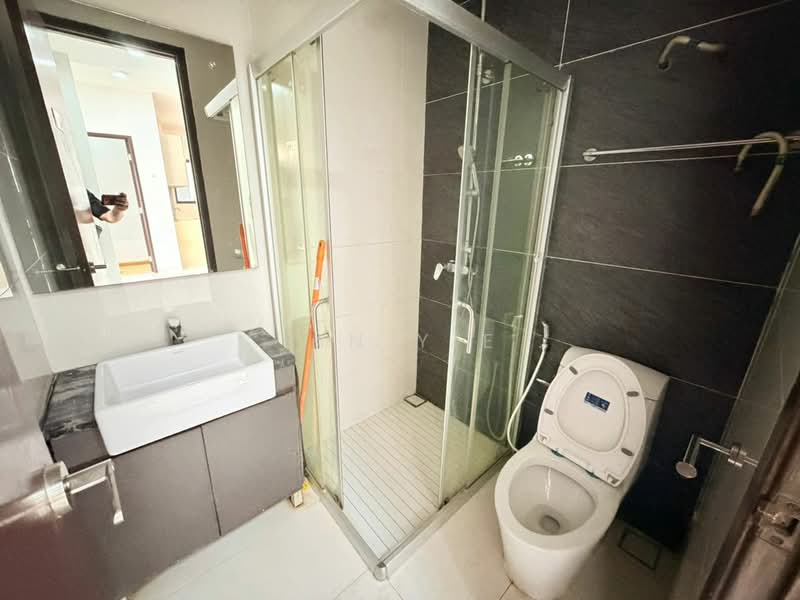Condominium for Rent at Royal Strand @ Country Garden Danga Bay - Sin Yie - Bathroom - PropertyGuru.com.my