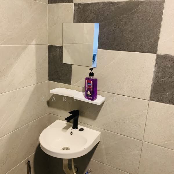 1-storey Terraced House for Sale in Taman Pelangi (Johor Bahru) - Karen Yeo - Bathroom - PropertyGuru.com.my