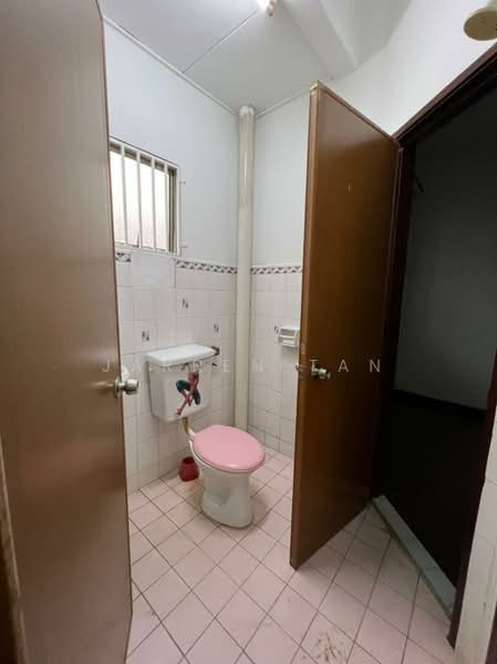 Rumah Teres 2 Tingkat untuk Disewa di Taman Sentosa (Klang) - Jarren Tan - Bathroom - PropertyGuru.com.my