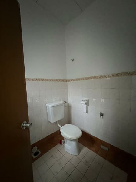 Rumah Teres 2 Tingkat untuk Disewa di Taman Sentosa (Klang) - Jarren Tan - Bathroom - PropertyGuru.com.my