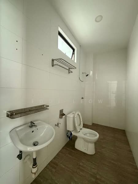 3-storey Terraced House for Sale in Taman Limbongan Indah (Klebang) - Eddy Leow - Bathroom - PropertyGuru.com.my