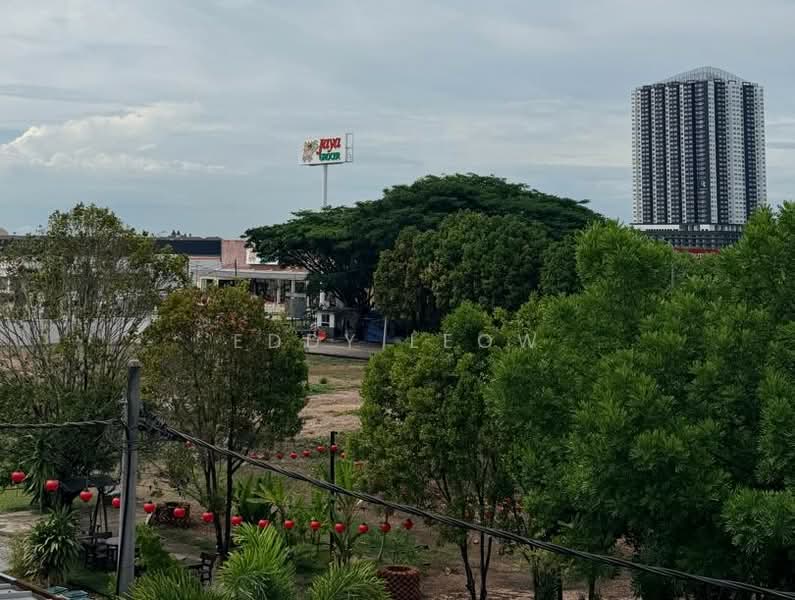 3-storey Terraced House for Sale in Taman Limbongan Indah (Klebang) - Eddy Leow - Exterior - PropertyGuru.com.my