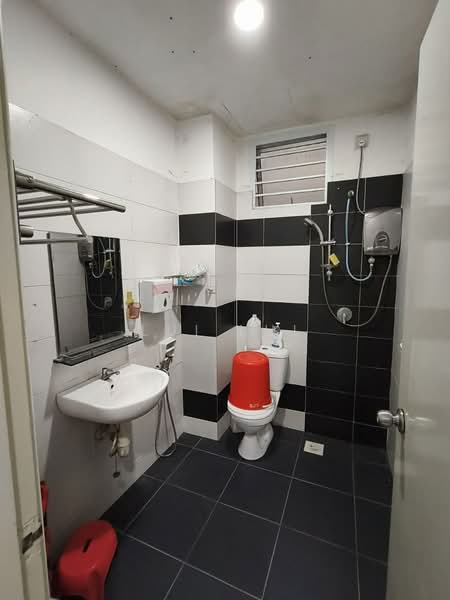 Servis Apartment untuk Dijual di Twin Danga Residence - Lui Lui - Bathroom - PropertyGuru.com.my