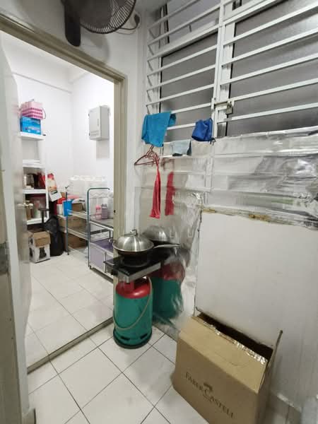 Servis Apartment untuk Dijual di Twin Danga Residence - Lui Lui - Kitchen - PropertyGuru.com.my