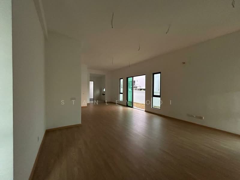 Semi-Detached House for Sale in Telok Panglima Garang (Selangor) - Stanley Ooi - Living Room - PropertyGuru.com.my