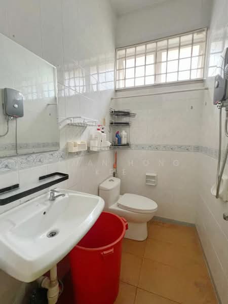 Rumah Teres 2 Tingkat untuk Dijual di Johor Bahru (Johor) - Chuan Hong Kee - Bathroom - PropertyGuru.com.my
